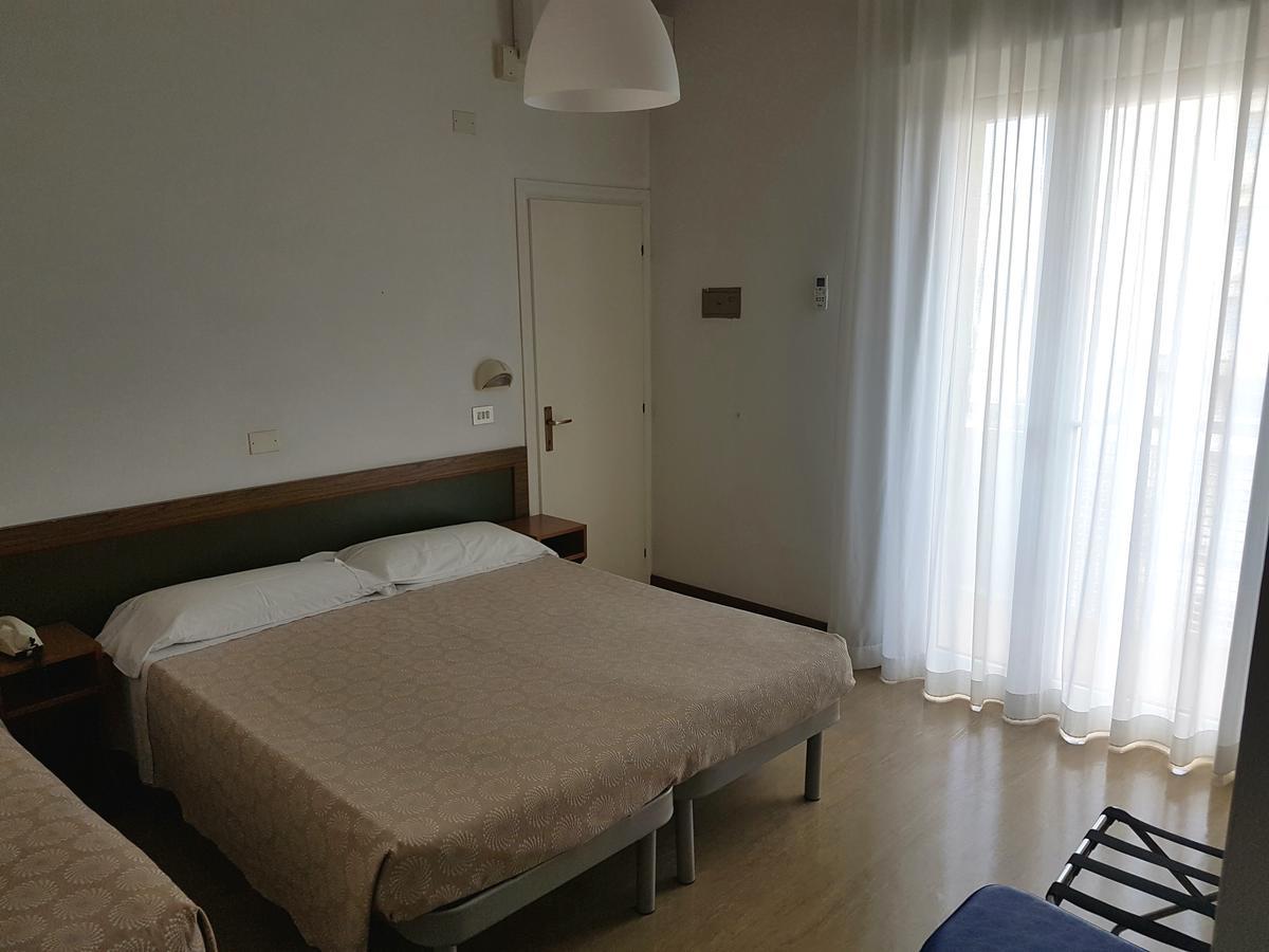 Hotel Residence Adriana Cesenatico Exterior foto